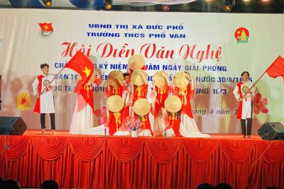 ĐÊM DIỄN VĂN NGHỆ CHÀO MỪNG KỶ NIỆM 48 NĂM NGÀY GIẢI PHÓNG HOÀN TOÀN MIỀN NAM THỐNG NHẤT ĐẤT NƯỚC 30/4, NGÀY QUỐC TẾ LAO ĐỘNG 1/5 VÀ GIỖ TỔ HÙNG VƯƠNG 10/3 ÂL