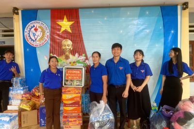 THẦY CÔ VÀ HỌC SINH TRƯỜNG THCS PHỔ VĂN CHUNG TAY HƯỚNG VỀ ĐỒNG BÀO BÃO LŨ